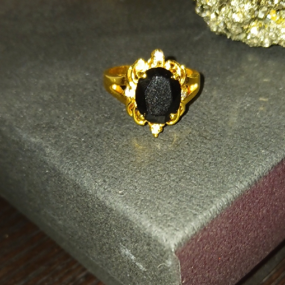 Elegant Black and Gold Ring